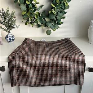 Elegant Houndstooth Skirt